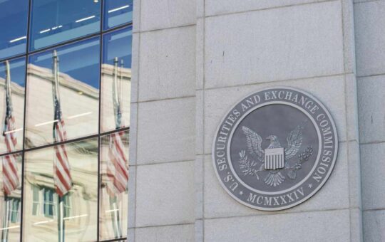 SEC Commissioner Calls for Full Protection of Crypto Users’ Financial Privacy